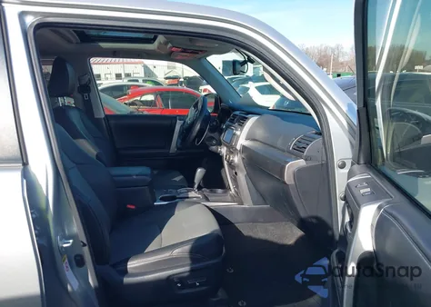 2019 Toyota 4Runner Sr5 Premium z USA, uszkodzony, nr VIN JTEZU5JR7K5191875